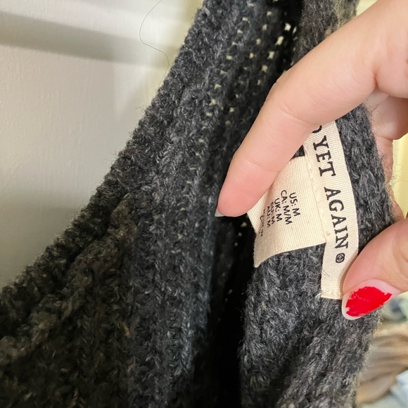 Gray Backless Sweater - Picture 4 of 5